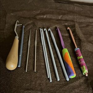 10 assorted hooks for crafting crochet
